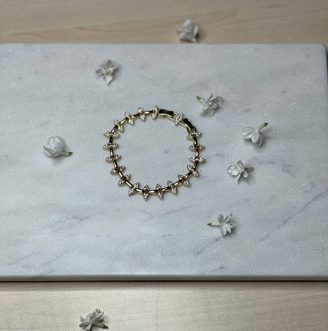 Edles Armband mit Strass-Tropfen – Glanzvoller Blickfang in stilvoller Tropfenform