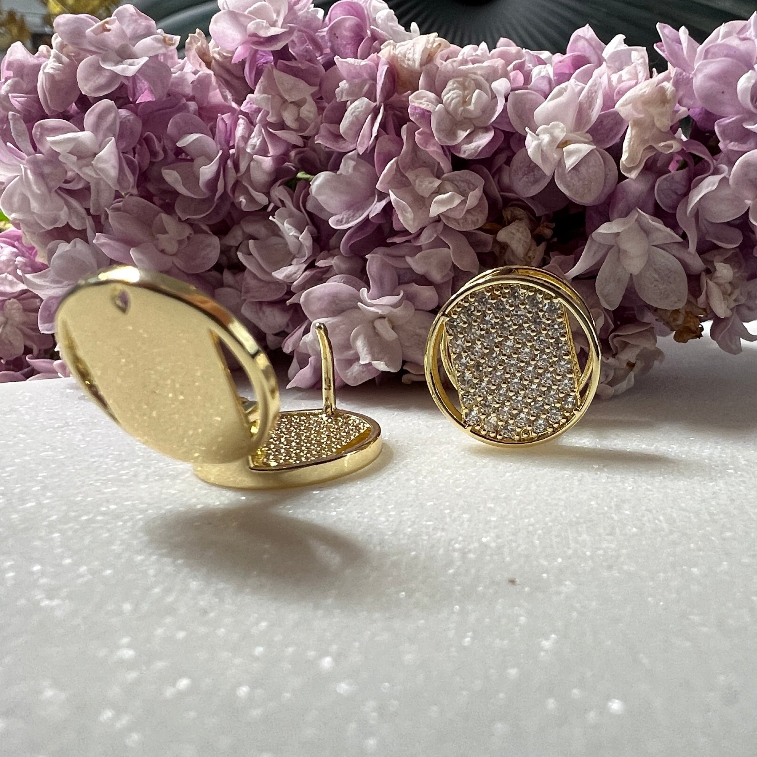 Runde Strass-Ohrringe in Gold – Vollflächiger Glanz für deinen Look