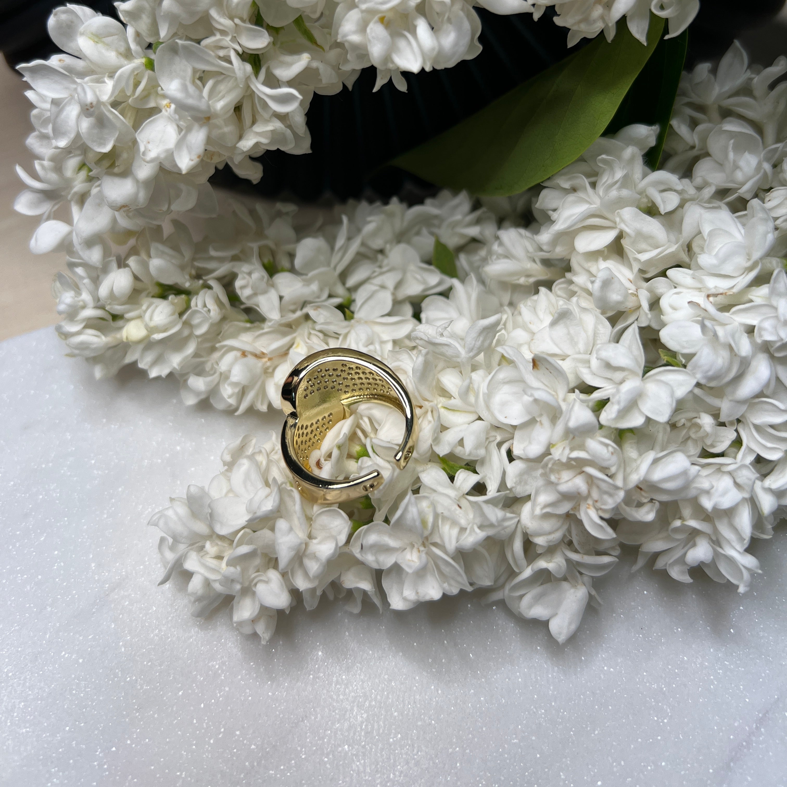 Strass Ring in Gold – Funkelnde Raffinesse in elegantem Design