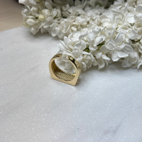 Goldener Ring mit eckigem Design und zwei Strassbalken – Klare Formen, edler Glanz
