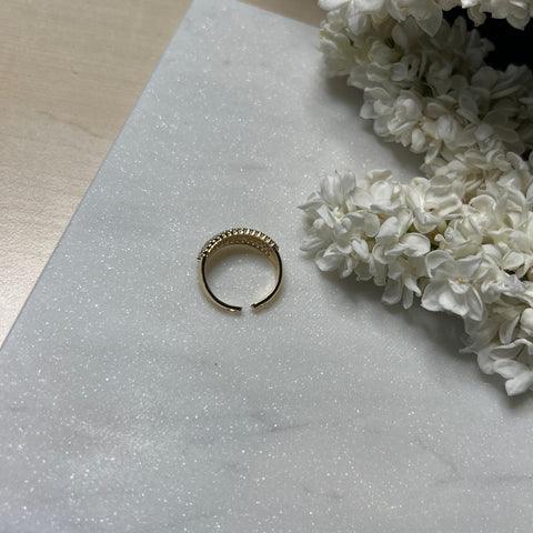 Goldener Ring mit komplettem Strassbesatz – Glanzvolle Eleganz rundum