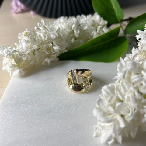 Goldener Ring mit zwei rechteckigen Strassbesätzen – Klare Linien, stilvoller Glanz