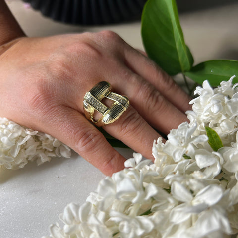 Goldener Ring mit zwei rechteckigen Strassbesätzen – Klare Linien, stilvoller Glanz