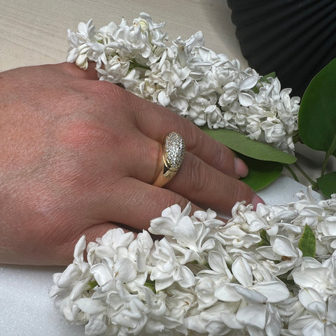 Goldener Ring mit ovaler Strassbesetzung – Zarte Eleganz in vollendeter Form
