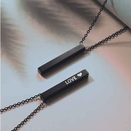 Säulenkette mit Gravur schwarz.