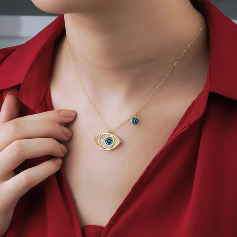 Nazar amulett kette am hals