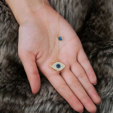 Nazar amulett kette am hals
