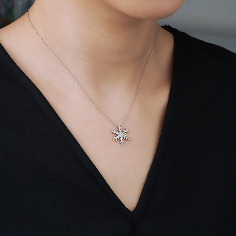 Kette mit schneeflocke frontansicht